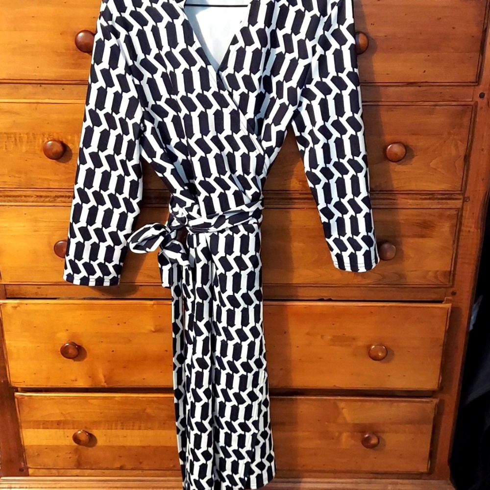 Black n white  wrap dress